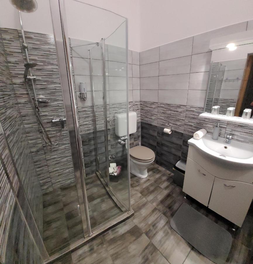 Megyehaz Gazde/Camere de închiriat Makó