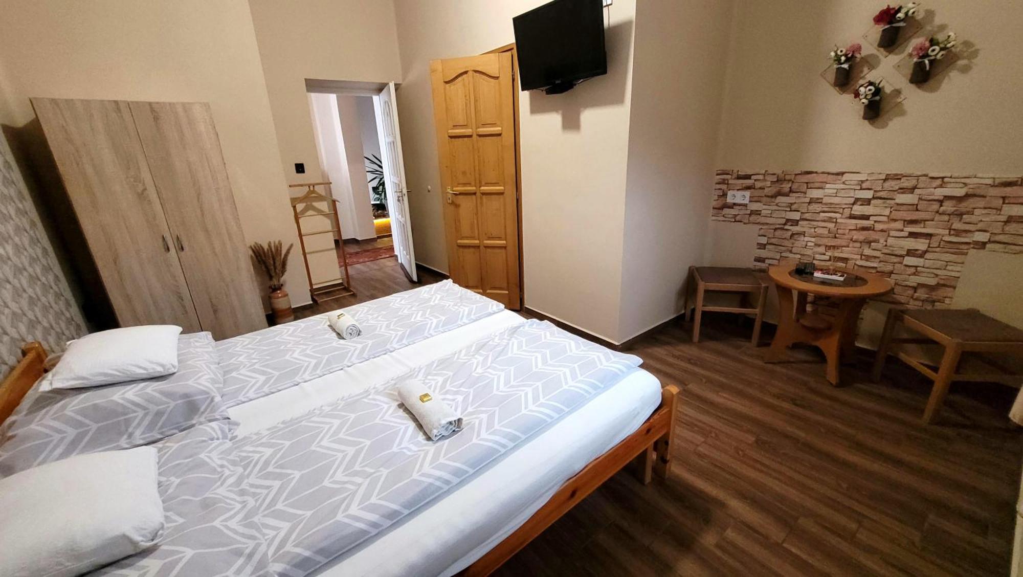 Megyehaz Homestay *
